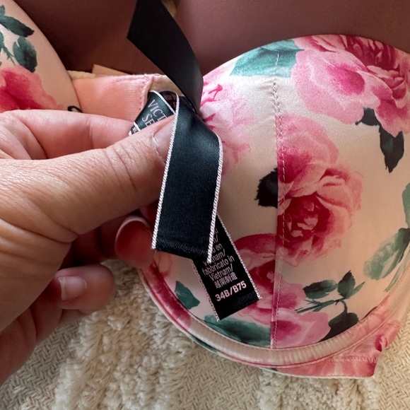 Victoria’s Secret bras size 34B - Picture 2 of 2